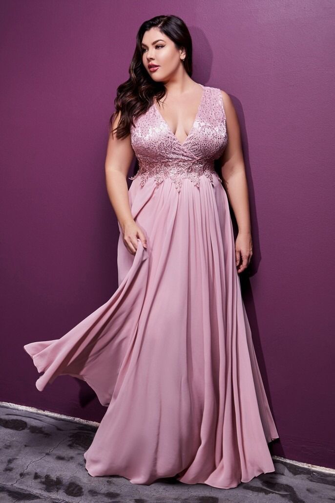 S7201 Vestido de fiesta largo escote en V rosa vieja encaje en busto pedreria falda lisa. Alquiler Venta BellaroseAlquiler Medellin Antioquia Colombia. 57 604 529 8724 WhatsApp 57 317 500 9338